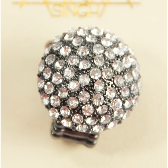 Amrita Singh Silver Crystal Stretch Cocktail Ring - Picture 2 of 3